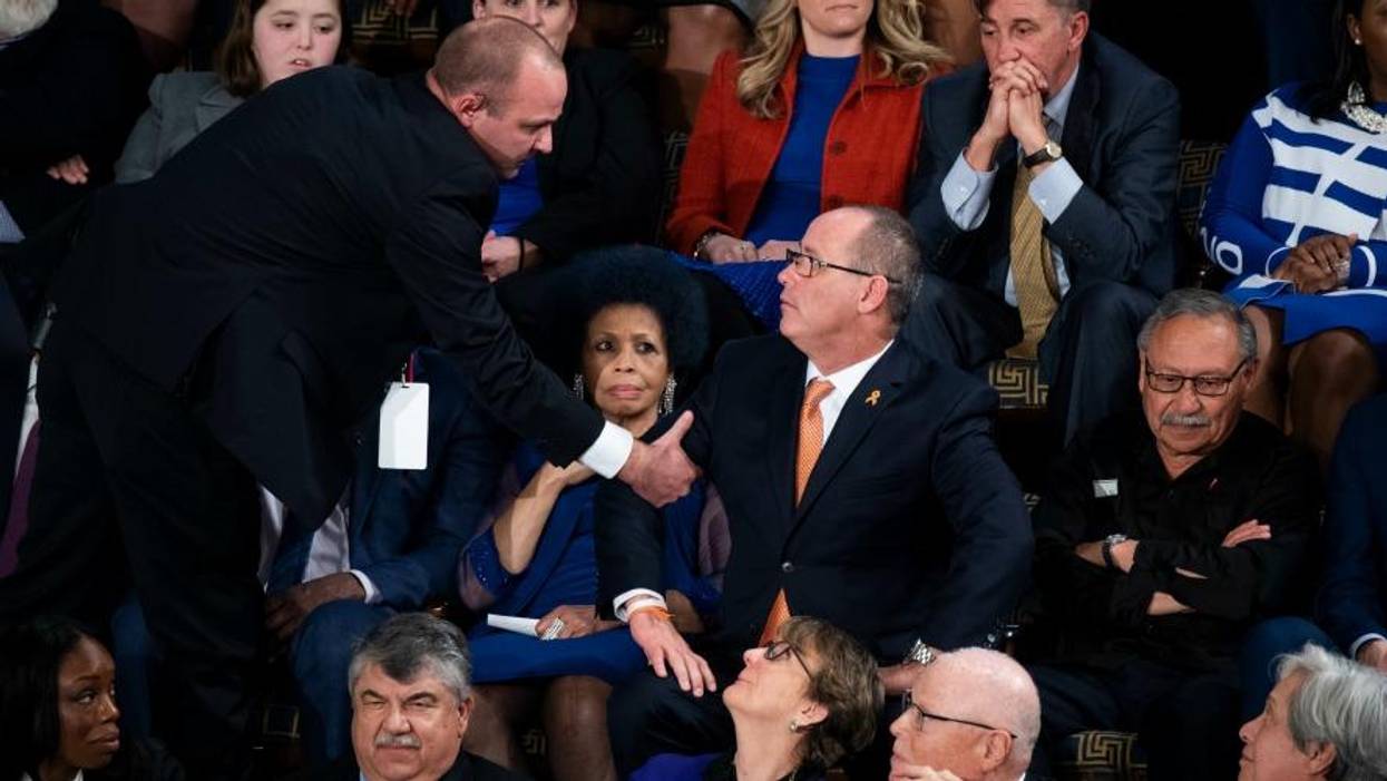 #ImWithFred Trends After Father of Parkland Victim Kicked Out of SOTU for Protesting Trump's Gun Control Lies