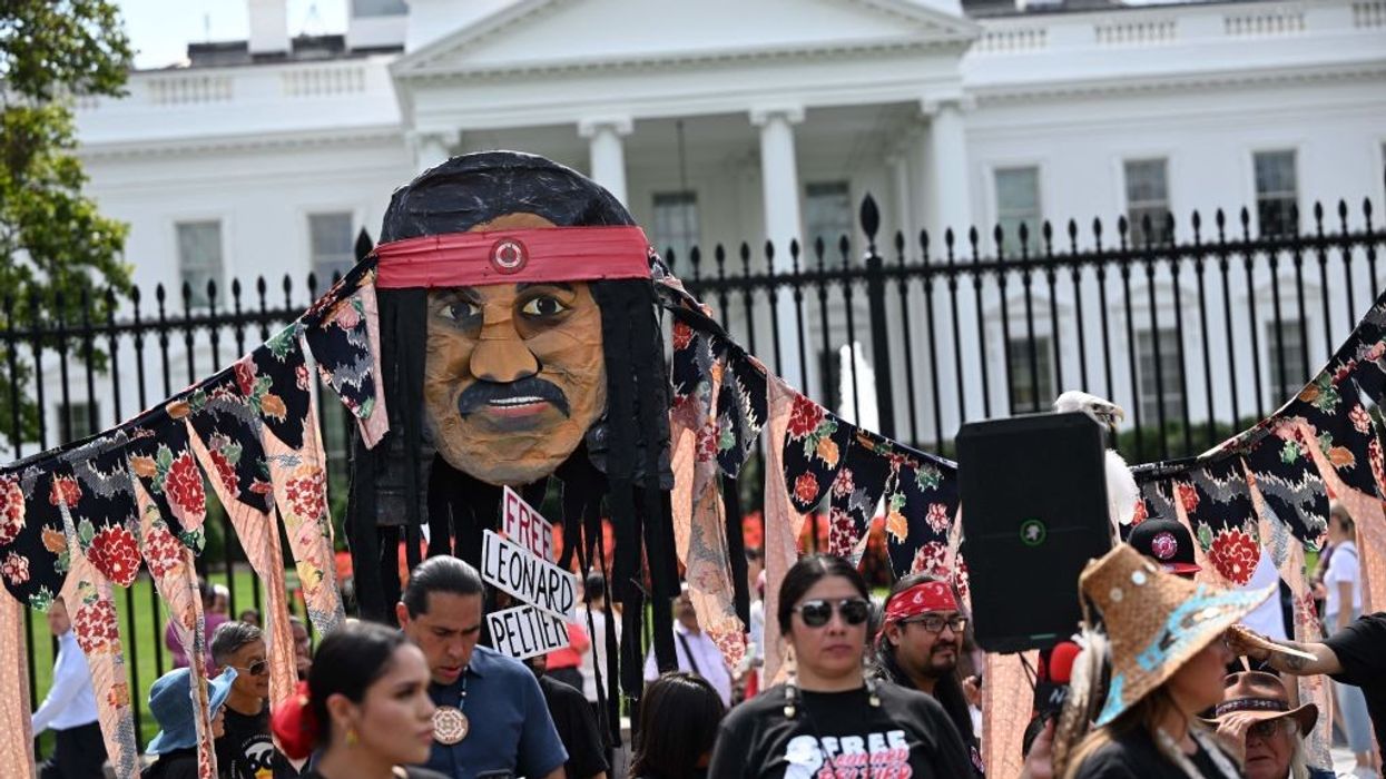 Free Leonard Peltier protest outside White House