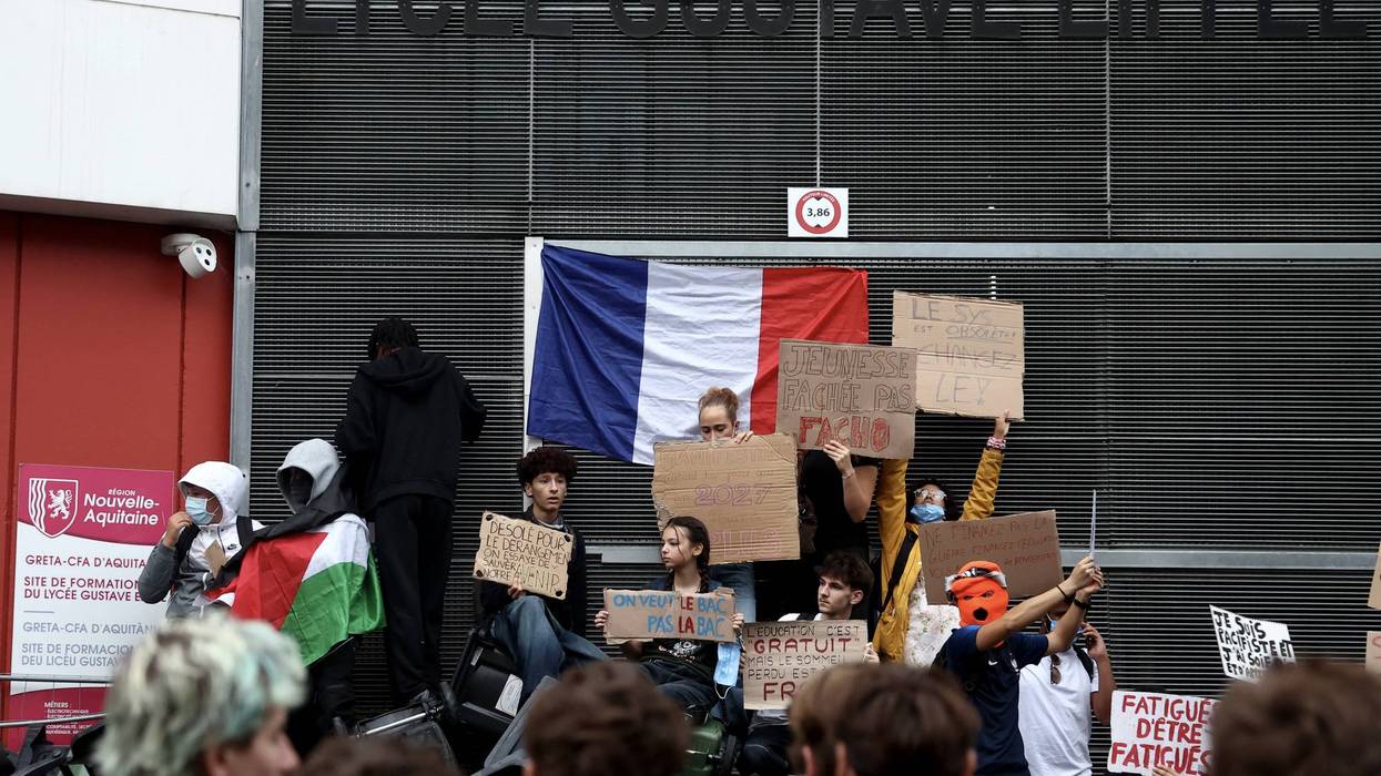 French students protest outside a school.