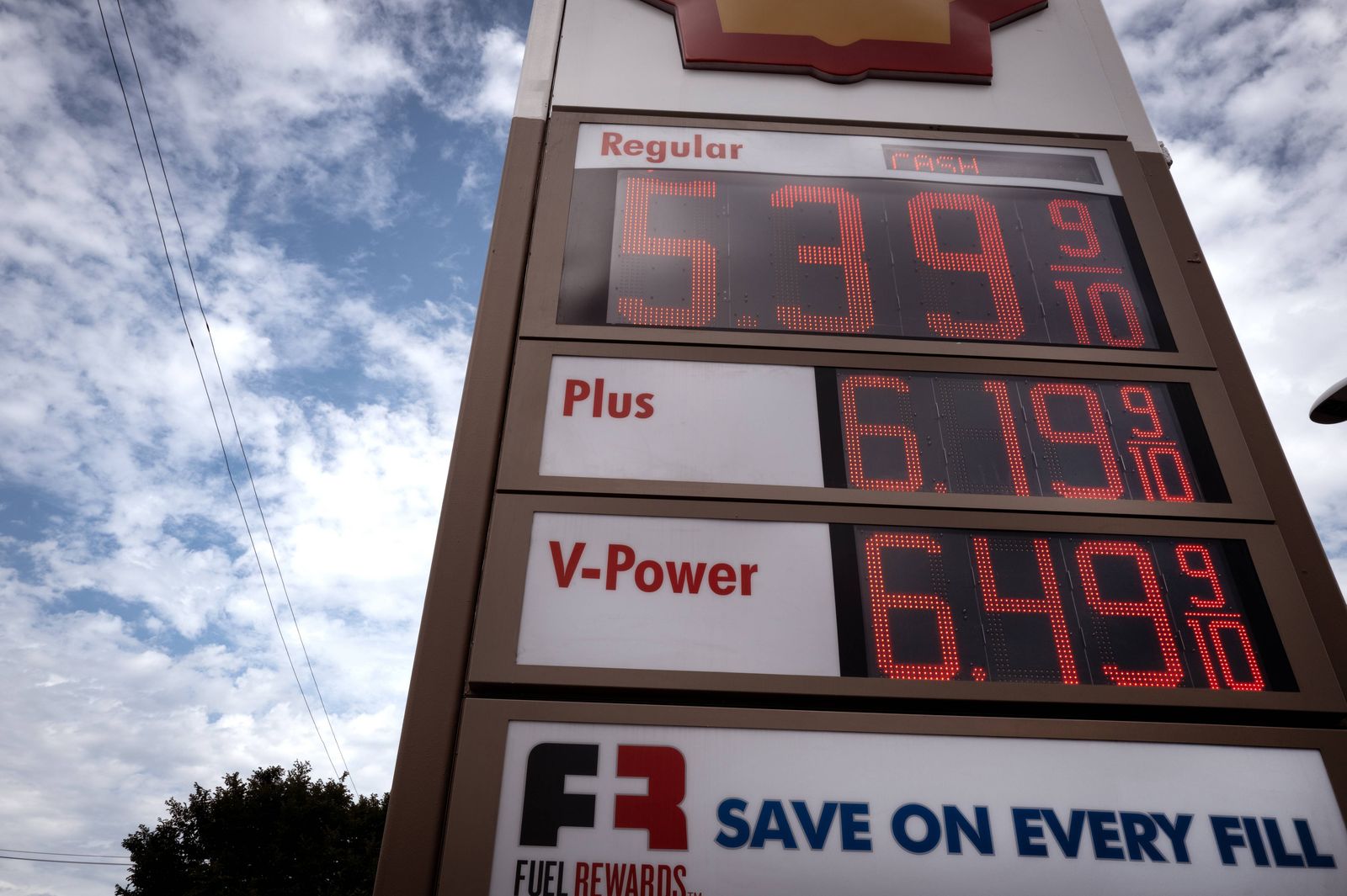 gas-prices-are-displayed-at-a-gas-station-on-september-15-2026-in-chicago-illinois.jpg?id=68433303&width=5000&height=3328&coordinates=0%2C0%2C0%2C0