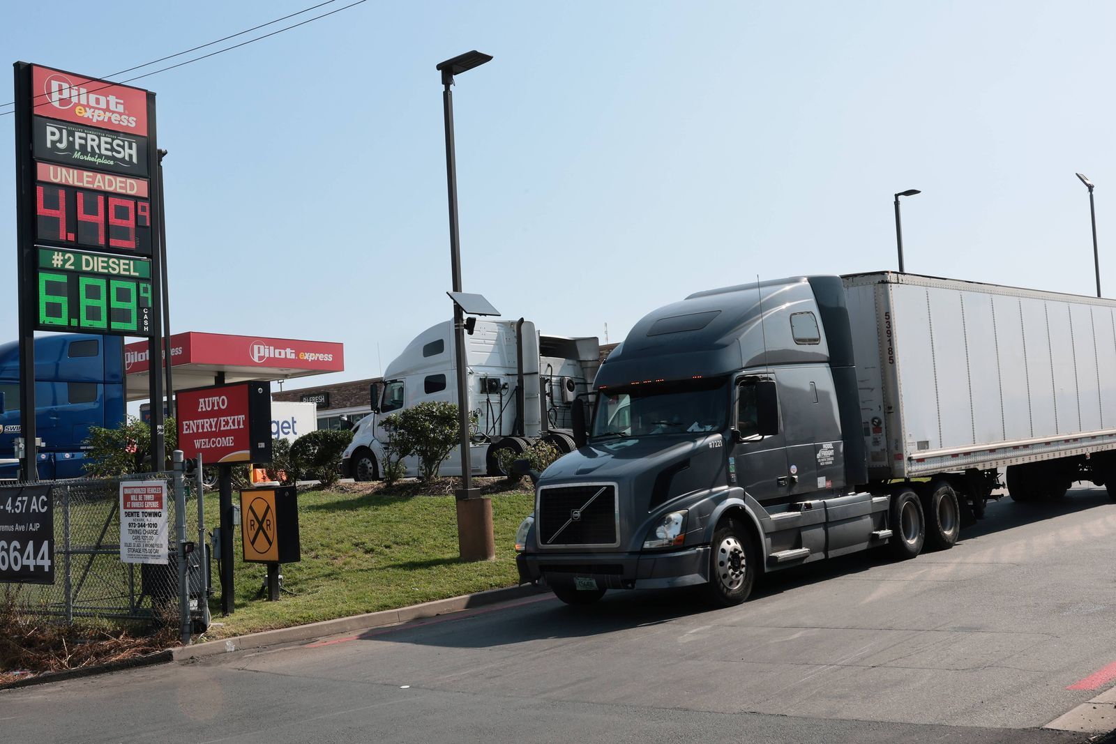 gas-prices-are-displayed-at-a-pilot-gas-