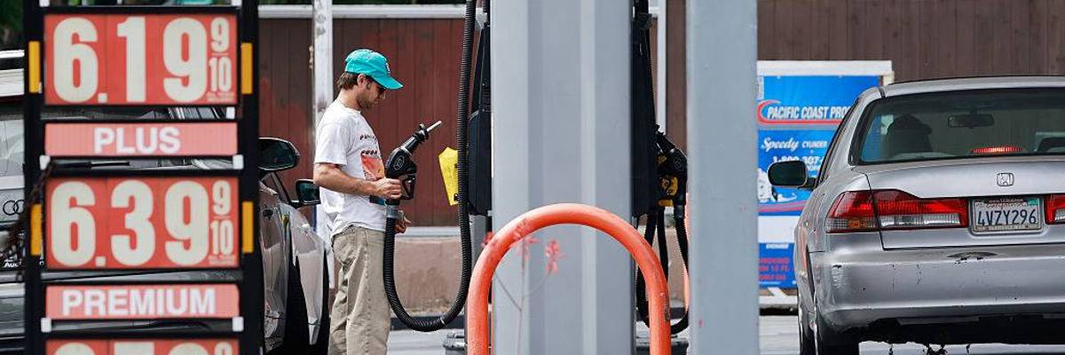 'You Should Be Alarmed,' Says Economist as Trump's Iran War Pushes US Gas Past $4 Per Gallon