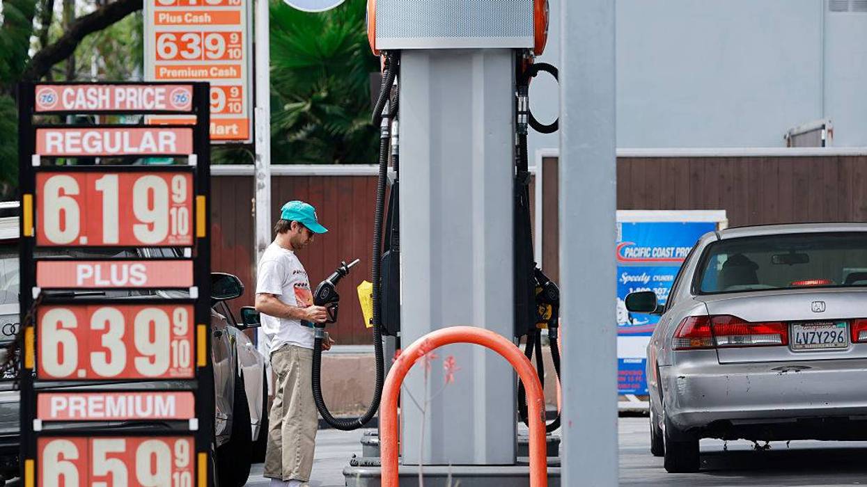 'You Should Be Alarmed,' Says Economist as Trump's Iran War Pushes US Gas Past $4 Per Gallon
