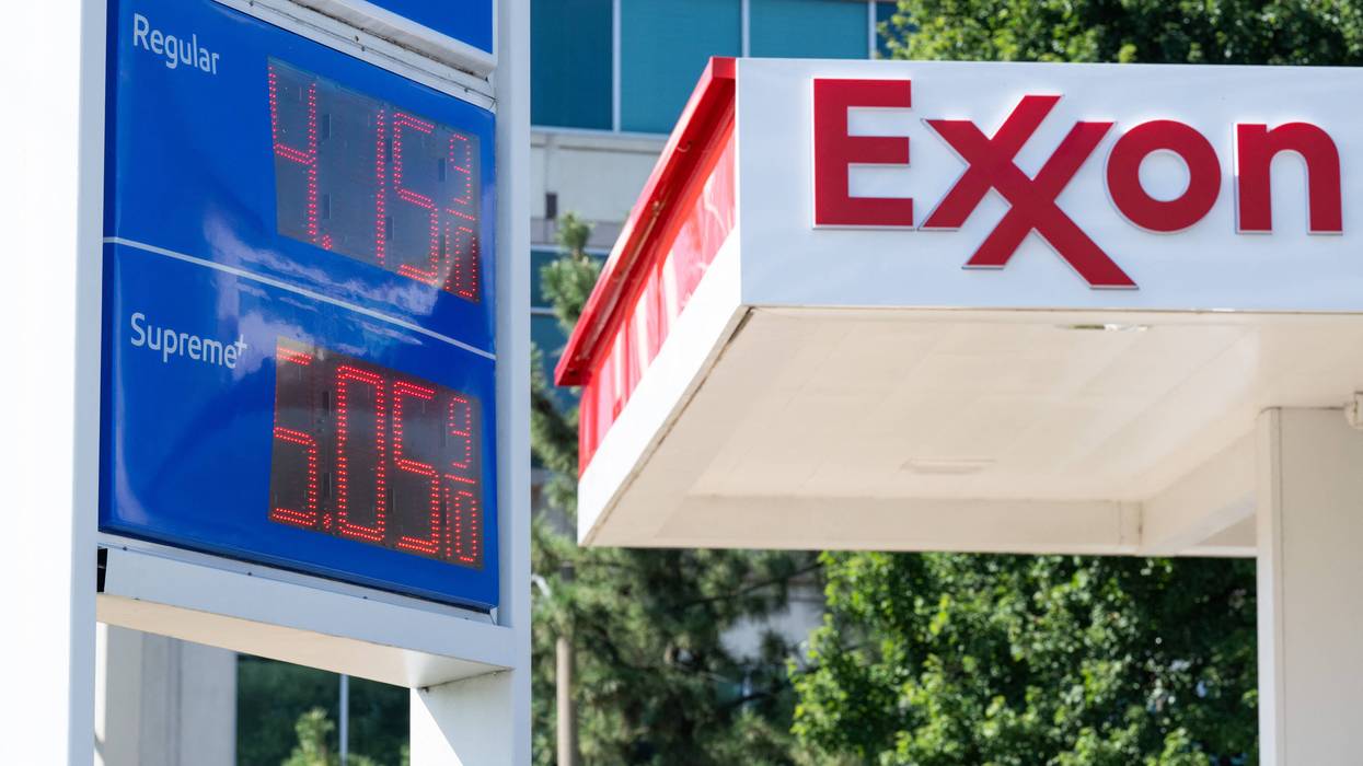Consumer Confidence Hits Lowest Level in Months as US Faces 'Trump's Reckless Tariffs and War With Iran'