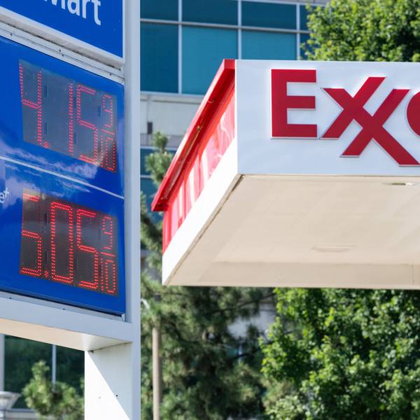 Consumer Confidence Hits Lowest Level in Months as US Faces 'Trump's Reckless Tariffs and War With Iran'