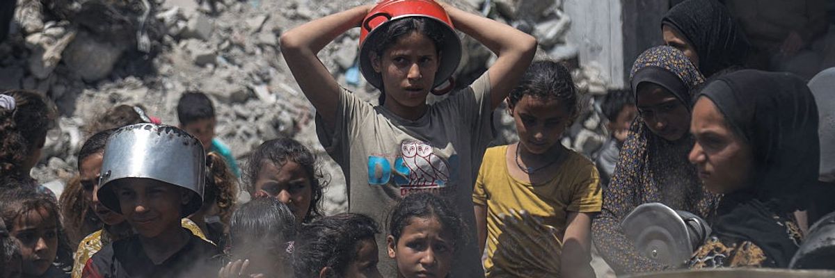Gaza children wait for food