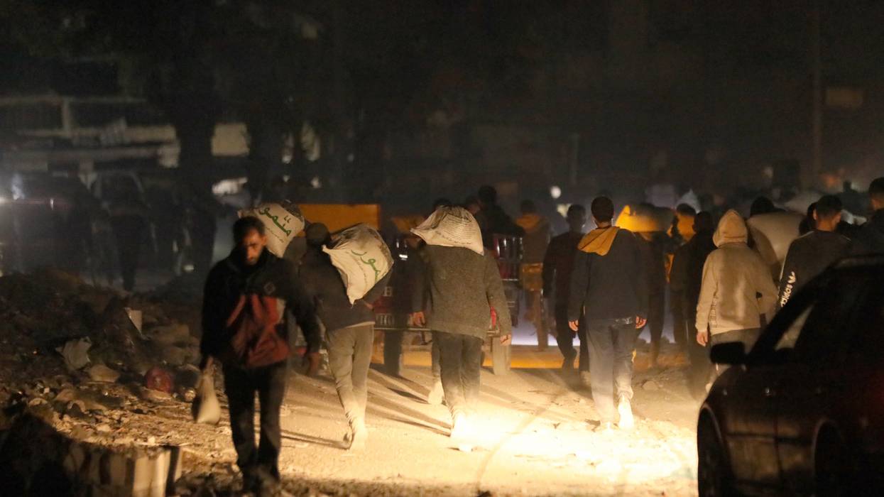 Gazans receive humanitarian aid