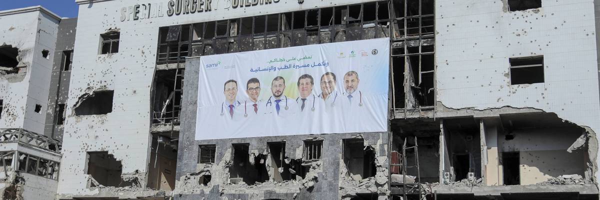 Gazas-New-Doctors-Graduate