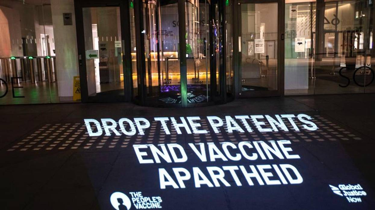 'We Need a People's Vaccine': Ex-World Leaders, Nobel Laureates Urge Biden to Back WTO Waiver