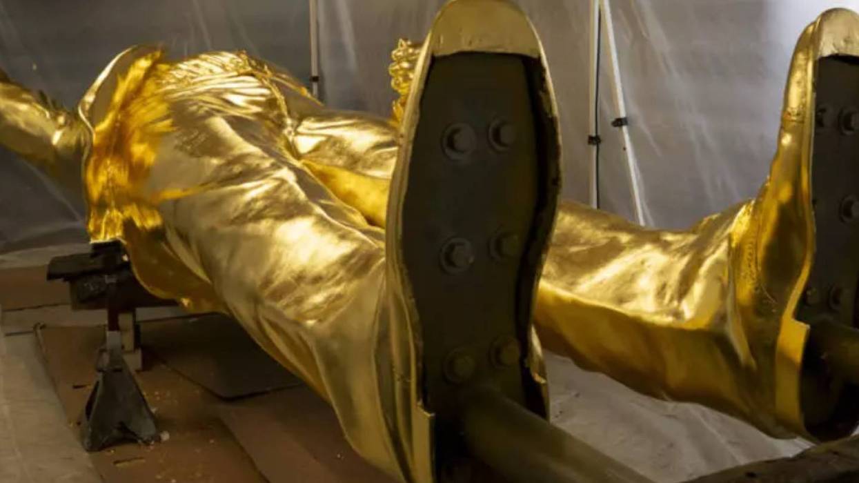 Gold Trump statue grounded in Ohio