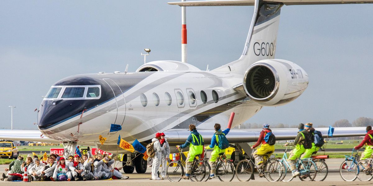 200 Private Jet Owners Burned as Much CO2 as 40,000 Brits | Common Dreams