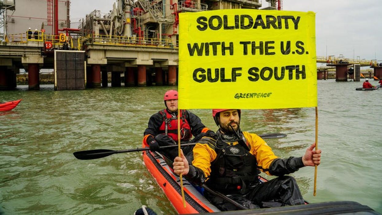 Greenpeace activists with sign: "Solidarity With the US Gulf South"