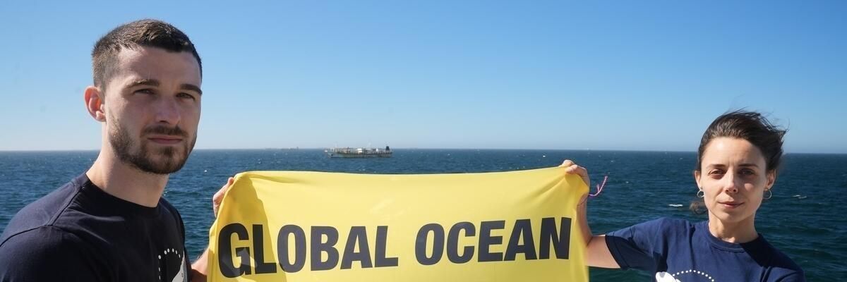 Greenpeace campaigners call for a global ocean treaty. Credit: © Esteban Medina San Martin / Greenpeace