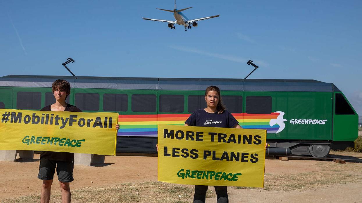 Greenpeace holds anti-expansion action at El Prat Airport