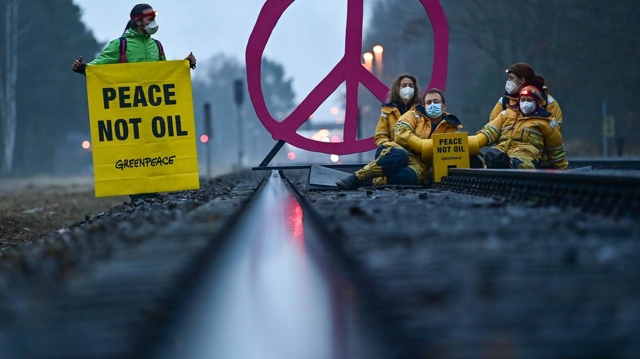 Greenpeace protests at Rosneft subsidiary PCK