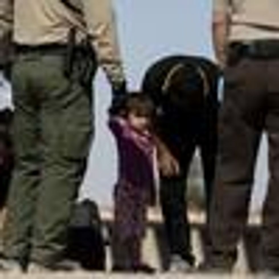 Guatemalan migrants turn themselves over to U.S. authorities