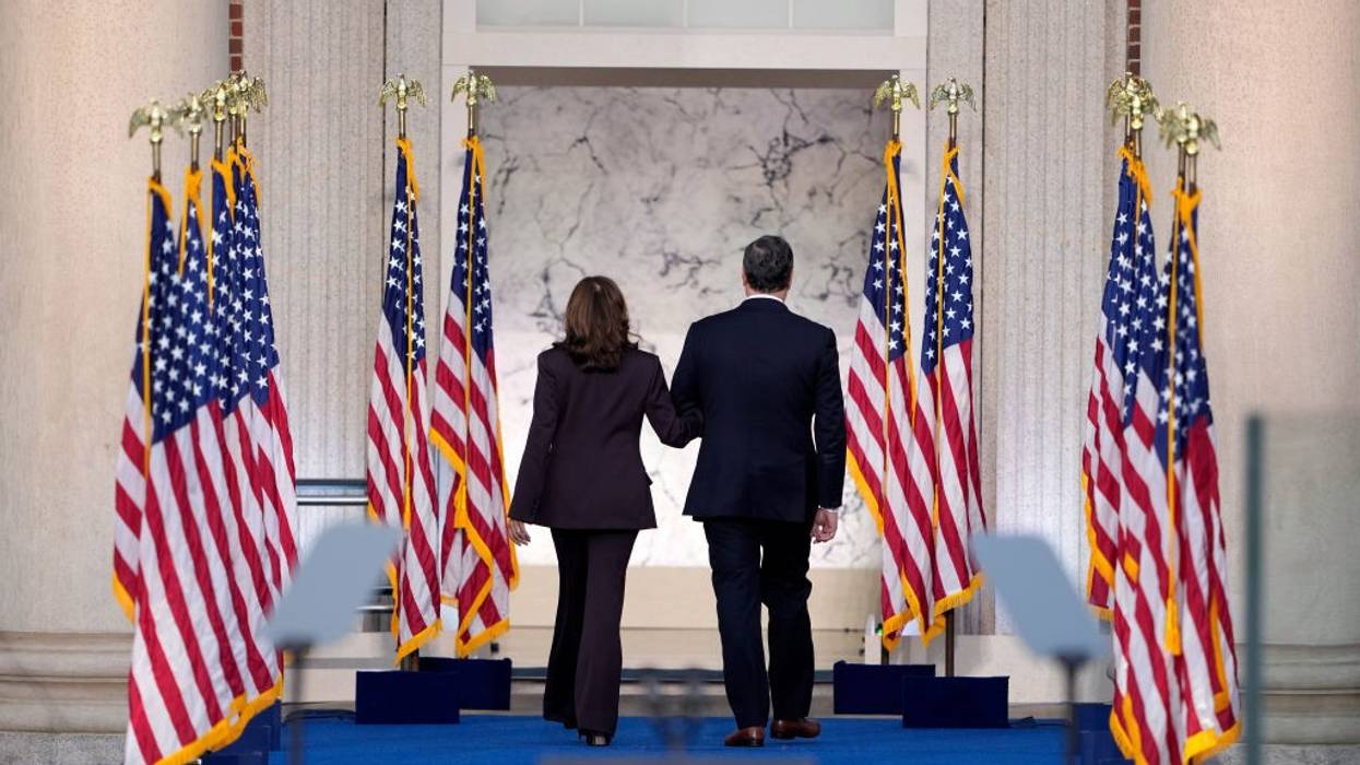 Harris and Enhoff leave the stage after her concession speech.