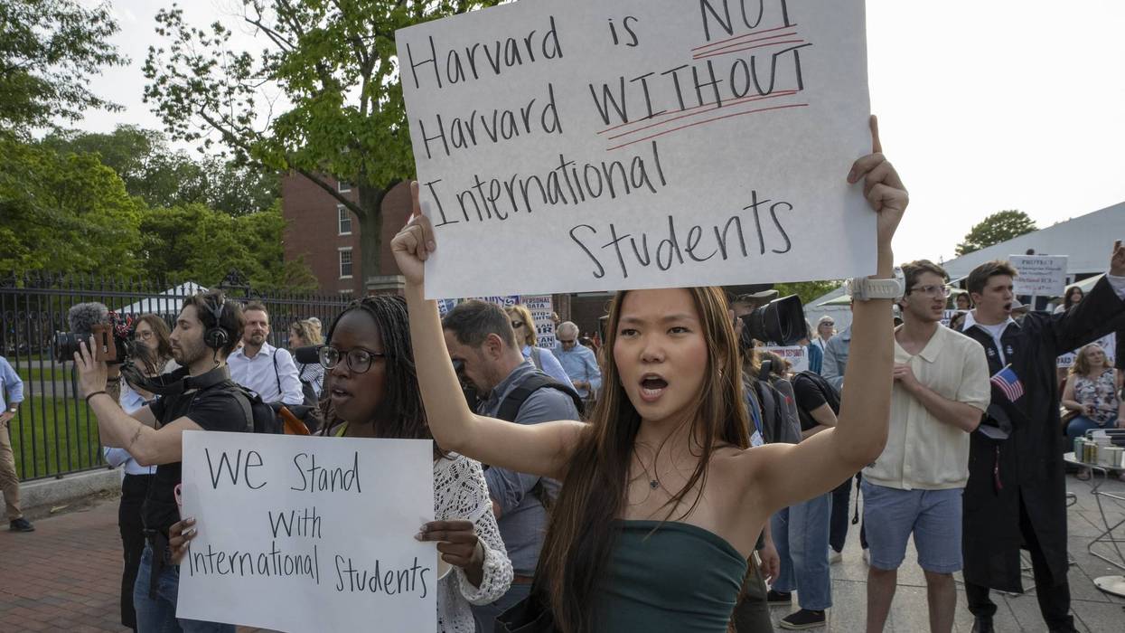 Harvard students protest for international students