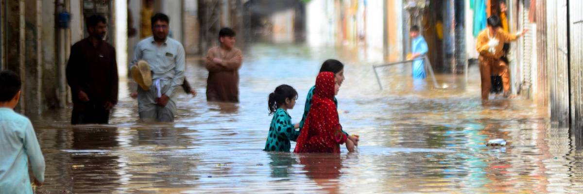 Heavy rain causes flooding and deaths in Peshawar, Pakistan