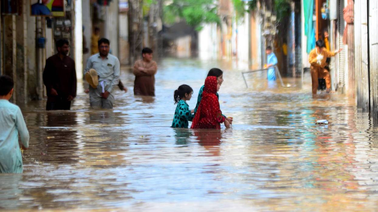 Heavy rain causes flooding and deaths in Peshawar, Pakistan