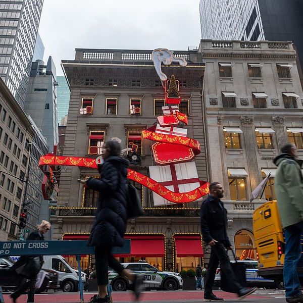 In Trump Economy, Holiday Spending Plans Plummet and Layoffs Hit Highest Level Since Covid Pandemic