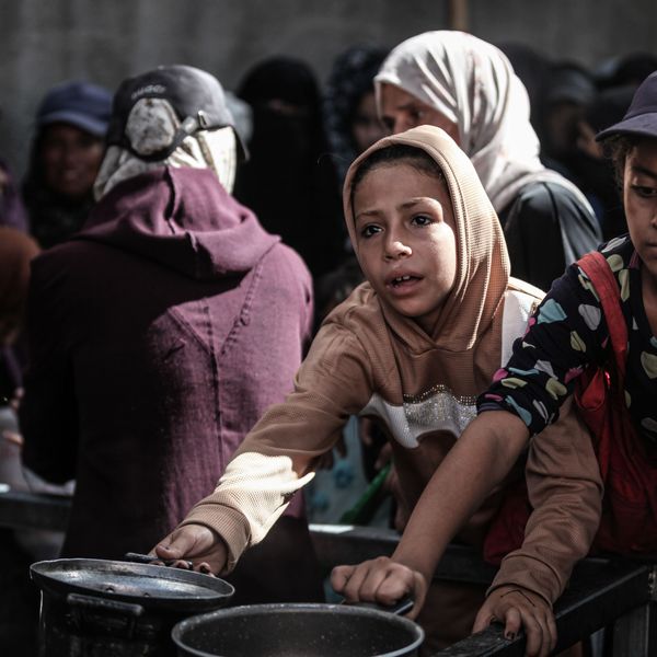 Hot meal distributed to Palestinians struggling with hunger in Gaza
