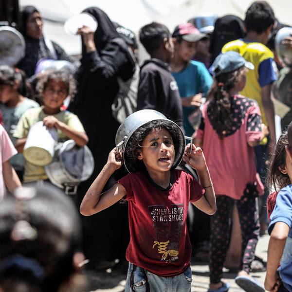 Hot meals distributed to Palestinians in Gaza