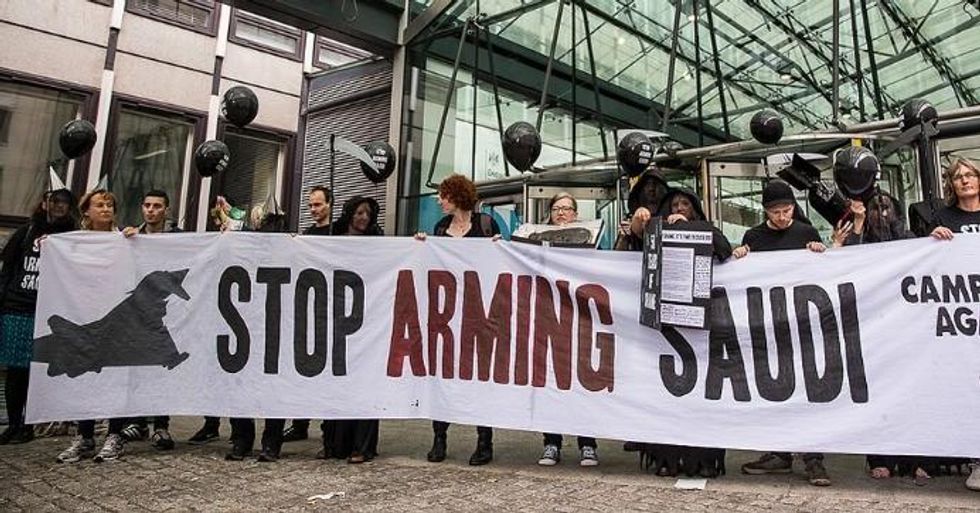 Human rights campaigners protest against arms sales to Saudi Arabia outside the Defence and Security Organisation (DSO), the Government department responsible for arms export promotions. (Photo: Campaign Against Arms Trade/Flickr/cc)