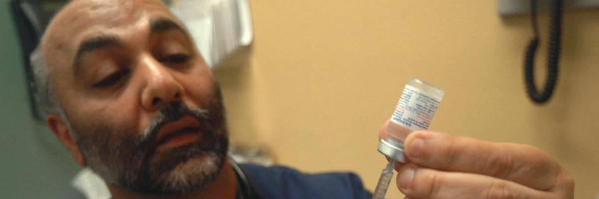 Nearly 800 Quebec Doctors Demand Their Pay Raises Go To Nurses, Improving Healthcare Overall