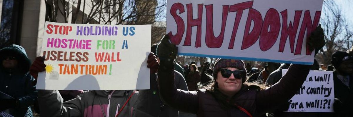 'The Right Thing to Do': Senate Dems Demand Back Pay for Furloughed Government Contractors