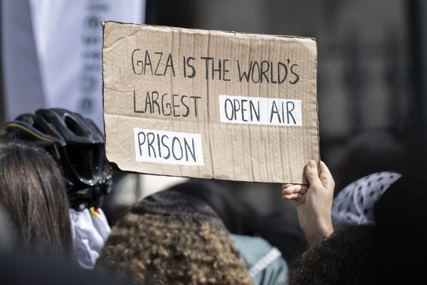 Hundreds of Londoners protest against Israeli attacks on Al-Aqsa Mosque