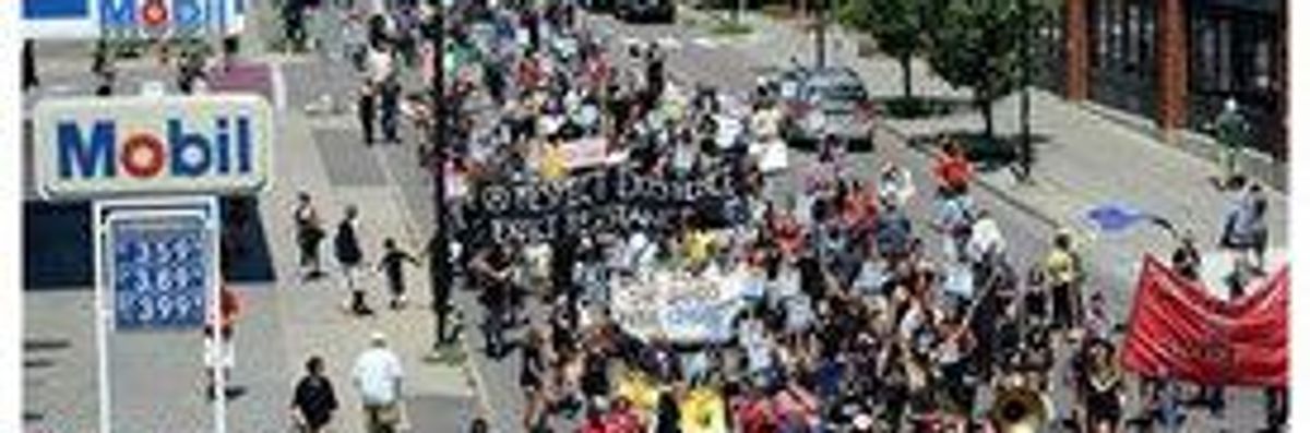 Peaceful Protest Over Tar Sands Takes a Violent Turn in Burlington, Vt.
