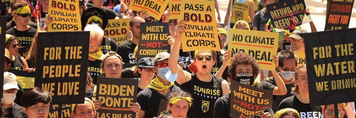Hundreds of young climate activists march to the White House