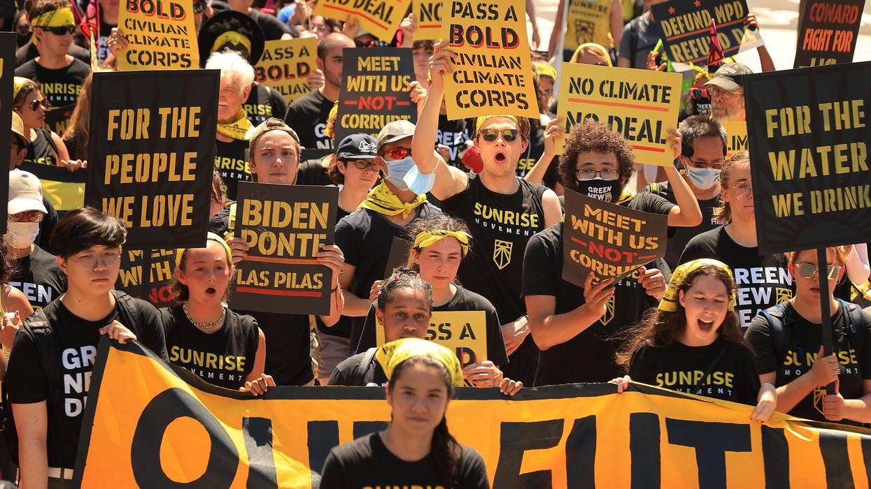 Hundreds of young climate activists march to the White House