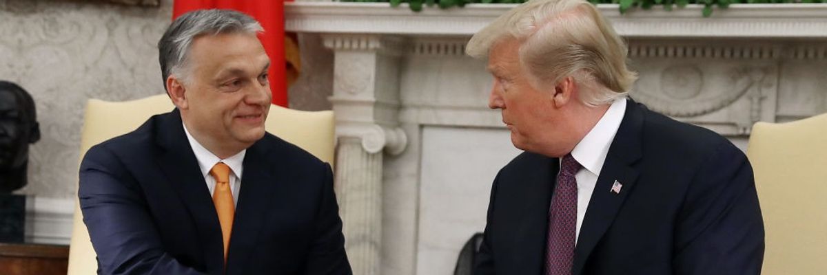 Hungarian Prime Minister Viktor Orbán shakes hads with U.S. President Donald Trump.