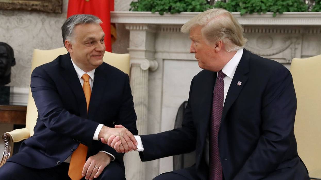 Hungarian Prime Minister Viktor Orbán shakes hads with U.S. President Donald Trump.