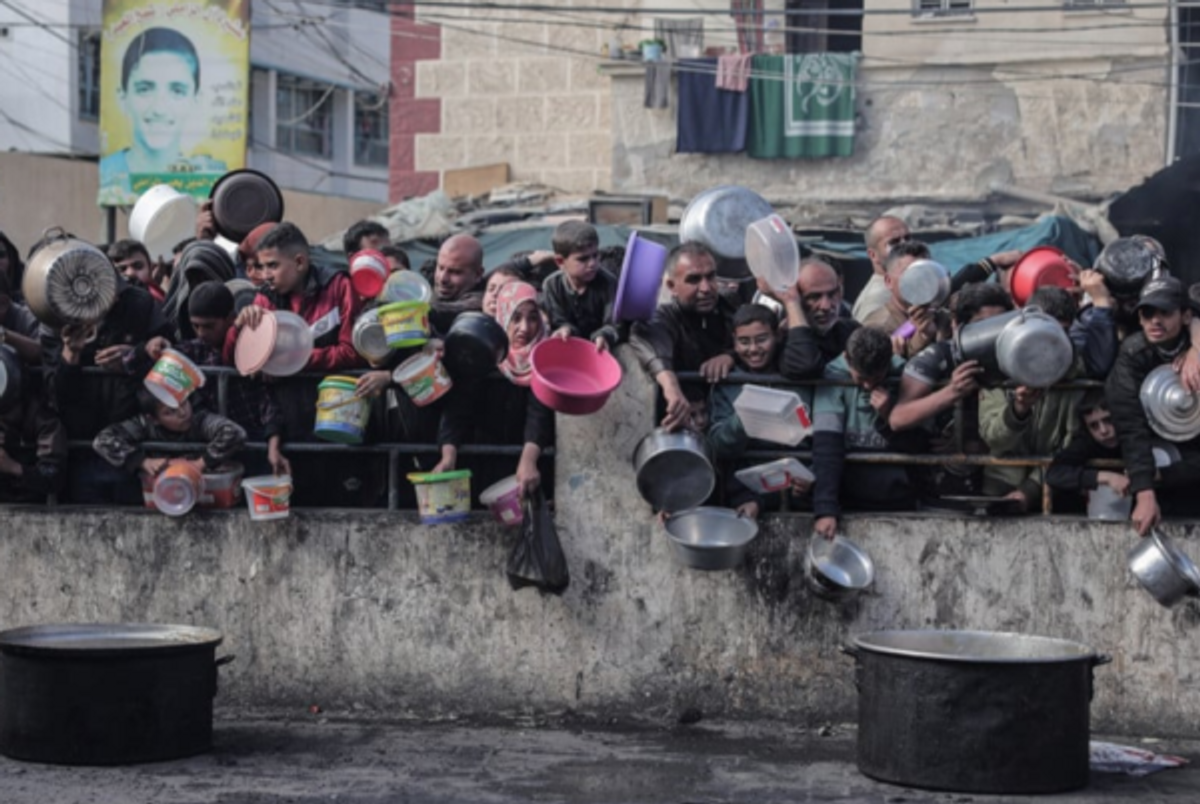 Hungry displaced Gazans in Rafah await soup