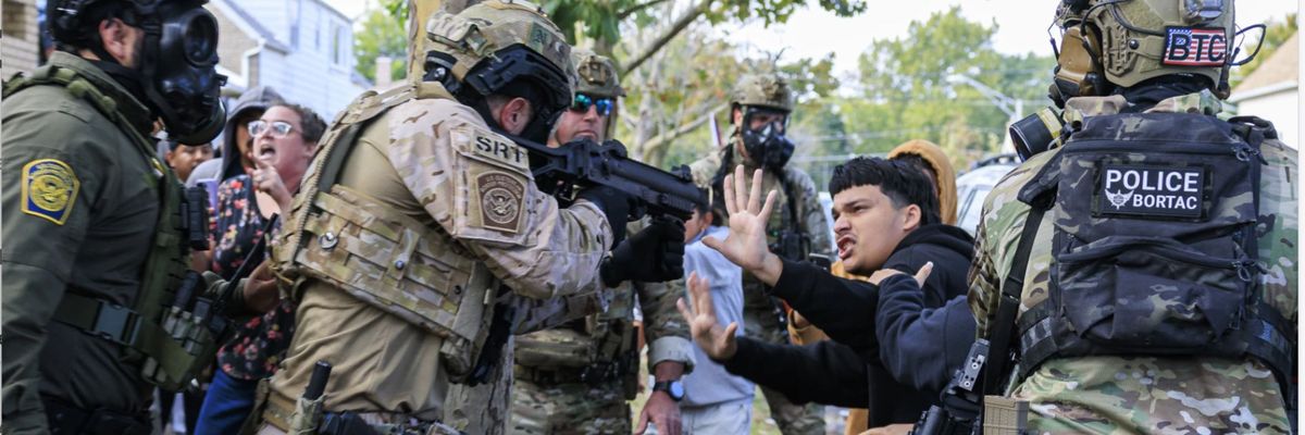 ICE agent in Chicago randomly points weapon at kid in crowd