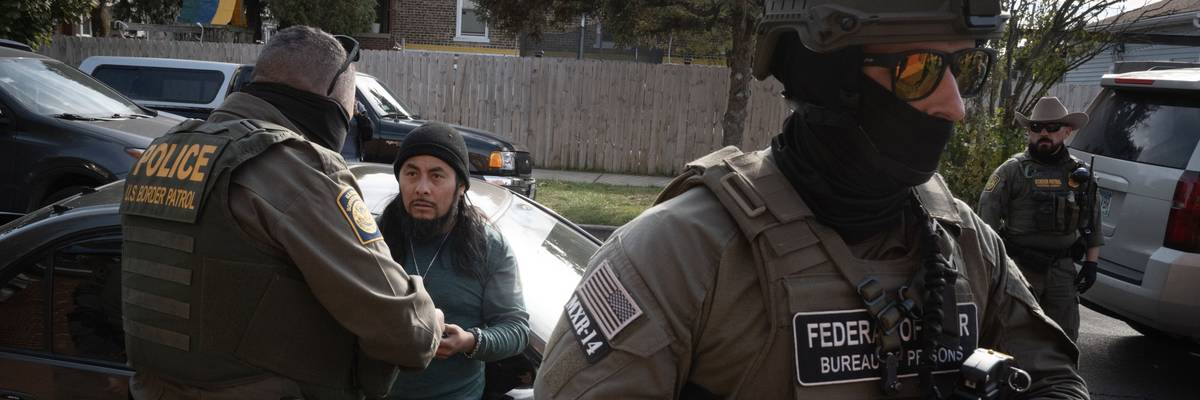 ICE Patrols Chicago Neighborhoods For Undocumented Immigrants
