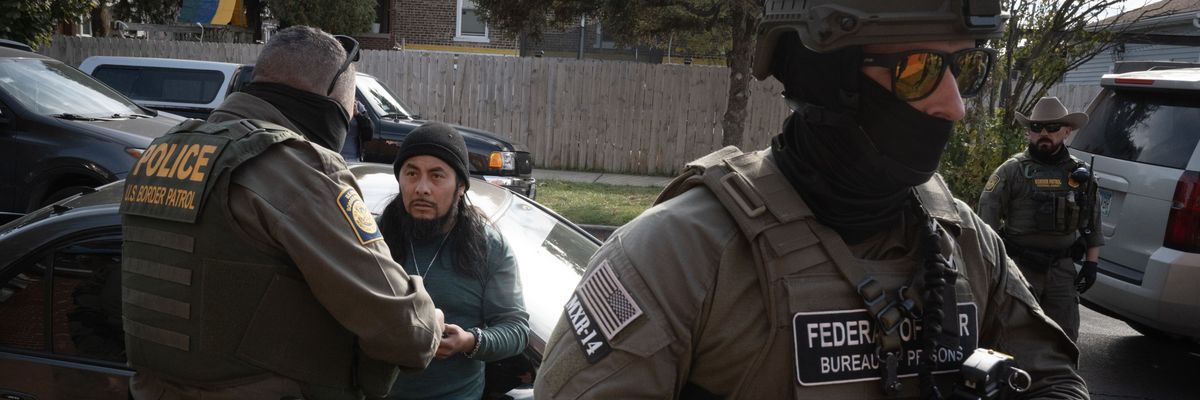 ICE Patrols Chicago Neighborhoods For Undocumented Immigrants