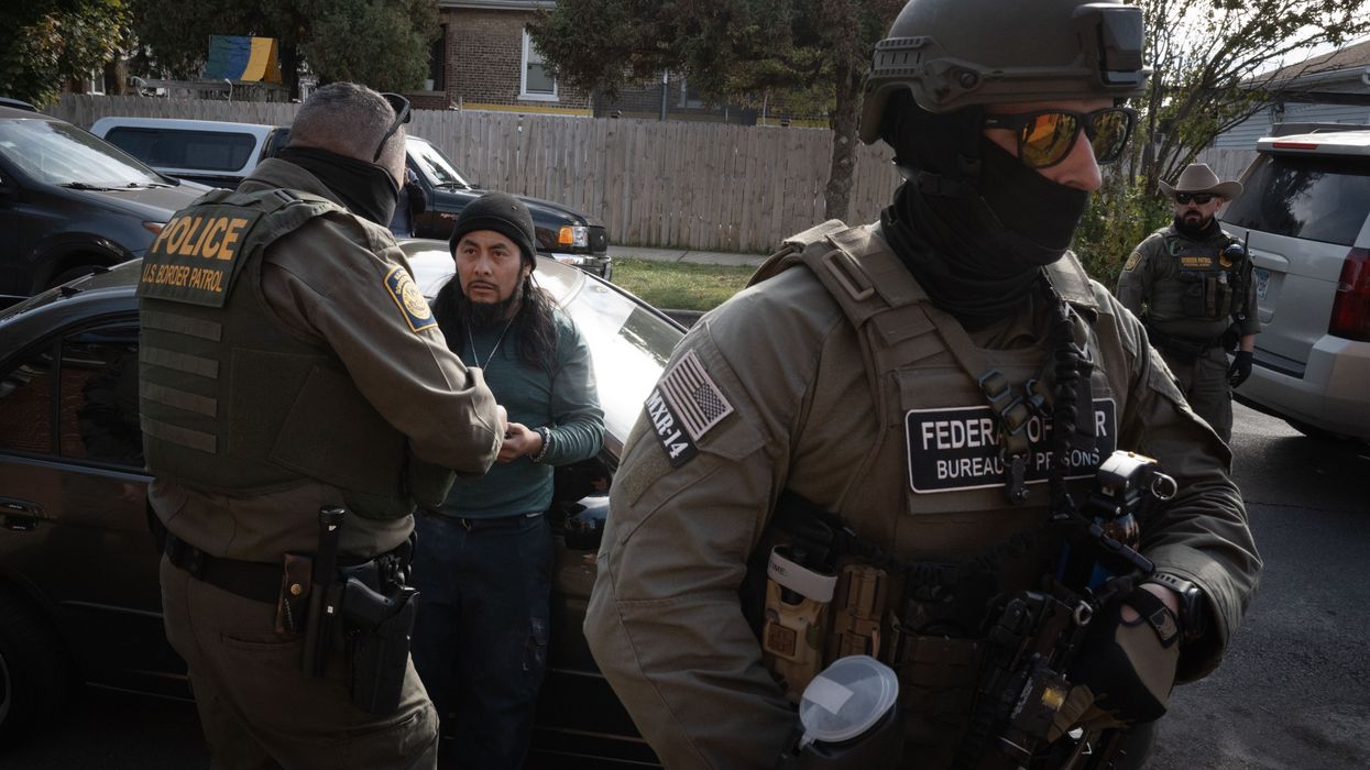 ICE Patrols Chicago Neighborhoods For Undocumented Immigrants