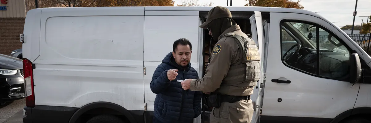 ICE Patrols Chicago Neighborhoods For Undocumented Immigrants