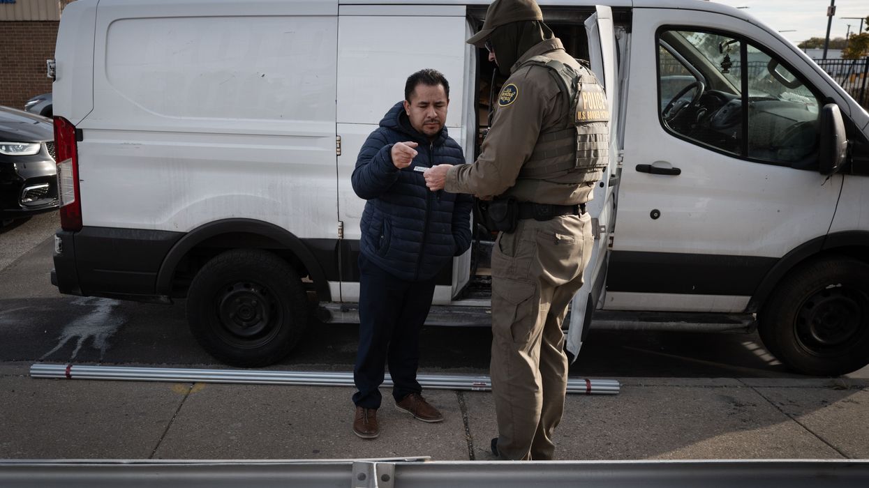 ICE Patrols Chicago Neighborhoods For Undocumented Immigrants