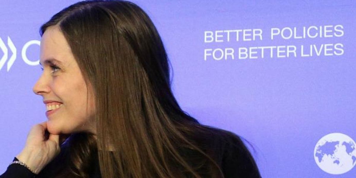 Tens of Thousands of Women Strike in Iceland Over Pay Gap, Gender-Based Violence Tens of Thousands of Women Strike in Iceland Over Pay Gap, Gender-Based Violence