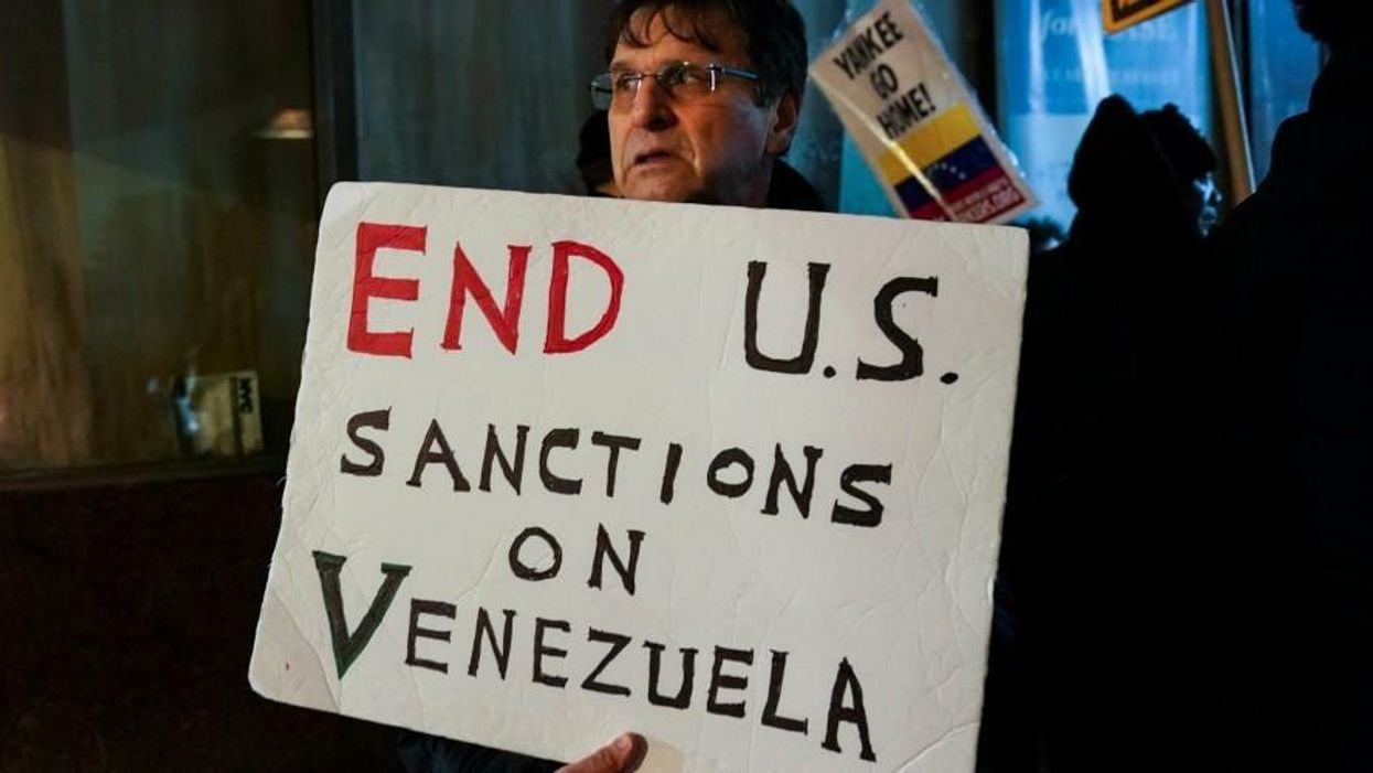 NYT Erases US Economic War Against Venezuela