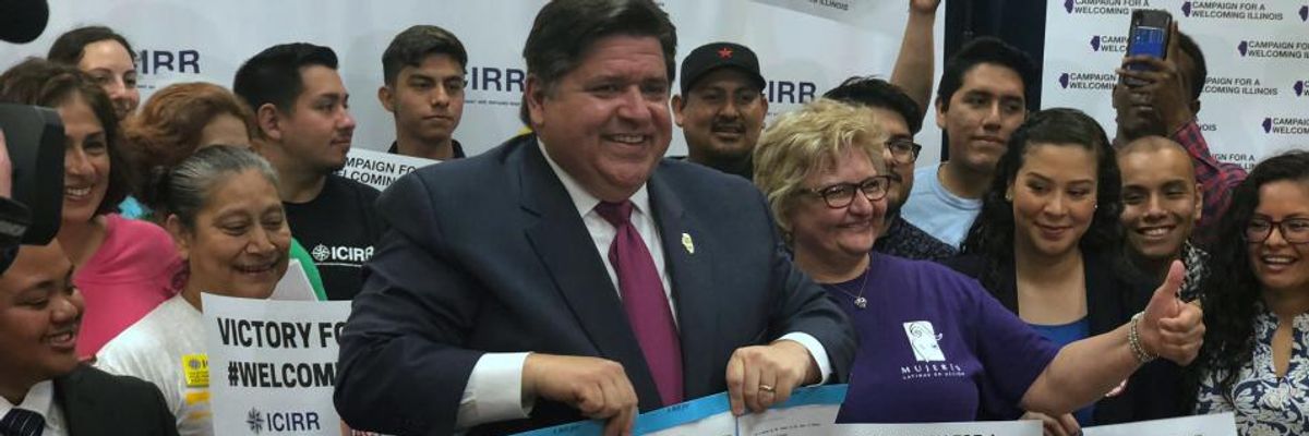 Advocates Say Illinois Ban on Private Immigrant Detention Centers, a 'Firewall' Against Trump's Attacks on Immigrants, Should Be Model for Country