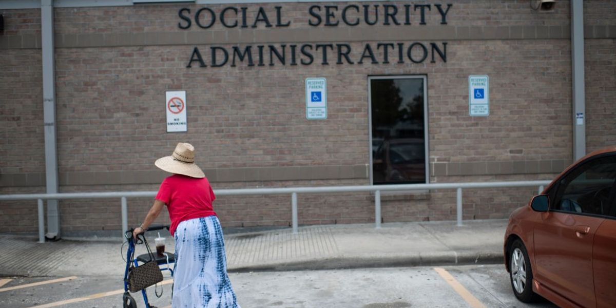 Social Security Administration Workers Can No Longer Read the News at Work | Common Dreams Social Security Administration Workers Can No Longer Read the News at Work | Common Dreams