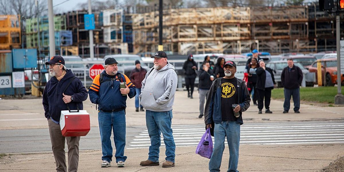 Khanna Sounds Alarm as 4,100+ Factory Workers Laid Off Amid Trump Tariff Chaos - Common Dreams