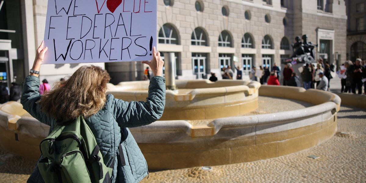 US Supreme Court’s Right-Wing Majority Sides With Trump on Fired Federal Workers | Common Dreams US Supreme Court’s Right-Wing Majority Sides With Trump on Fired Federal Workers | Common Dreams