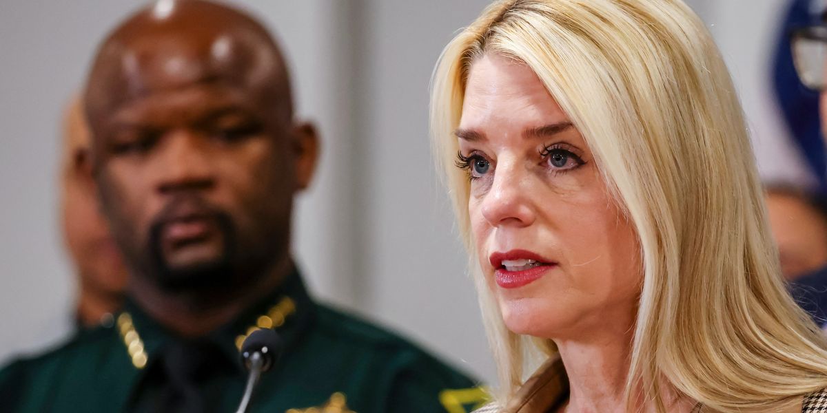 Trump’s Vision for US Now Includes Allowing Gun Sellers to Skip Background Checks | Common Dreams Trump’s Vision for US Now Includes Allowing Gun Sellers to Skip Background Checks | Common Dreams